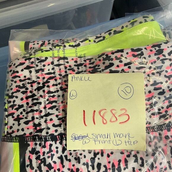 DKNY Sport Womens Cropped Leggings Colorful Print Mid Rise Pull On Size Large - Picture 11 of 12